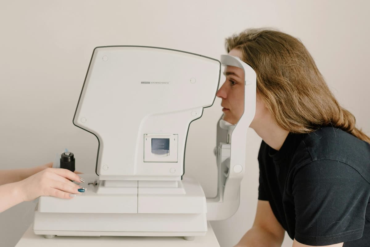 Macular degeneration eye examination
